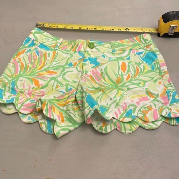 LILLY PULITZER Buttercup Shorts Hibiscus Floral 2 - Picture 1 of 9